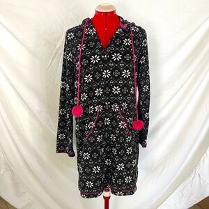 Snowflake Print Extra Long Pullover Hoodie in Medium